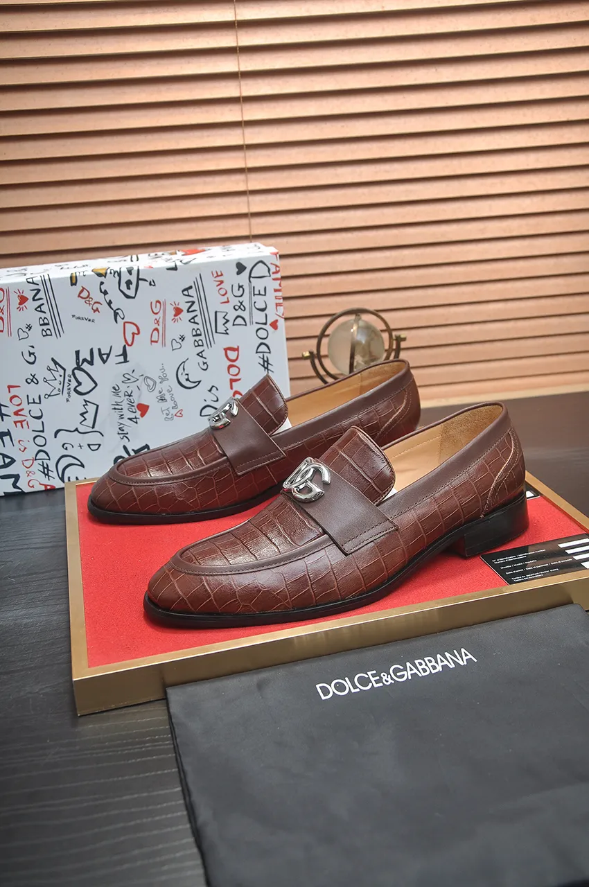 Men's men's shoes 💰500💶🌲 DG top 🔍🔍Men's new leather shoes 🚹 are on sale at the same time at the counter ⚠The uppers are imported cowhide from Italy, the entire imported cowhide lining, imported accessories 💪💪, completely 1⃣️ vs 1⃣️ replica 🇮 🇹💪💪, ⚠Sole: The original sole is specially provided by the original factory, the exclusive movable molded sole is super comfortable, ⚠The original factory follows the order, 🔍🔍high quality, you can enter and exit the counter at will, welcome to compare ⚠Size: 38-44 (45 customized)